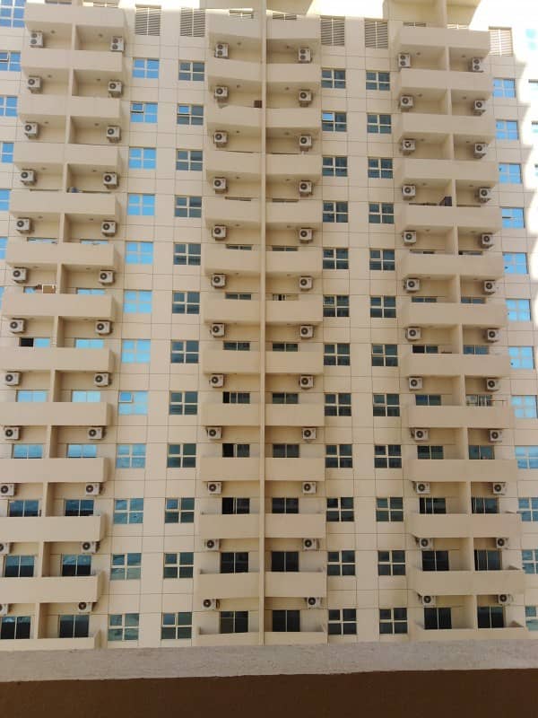 DISTRESS DEAL 1 BEDROOM HALL LAVENDERS TOWERS FOR SALE IN EMIRATES CITY