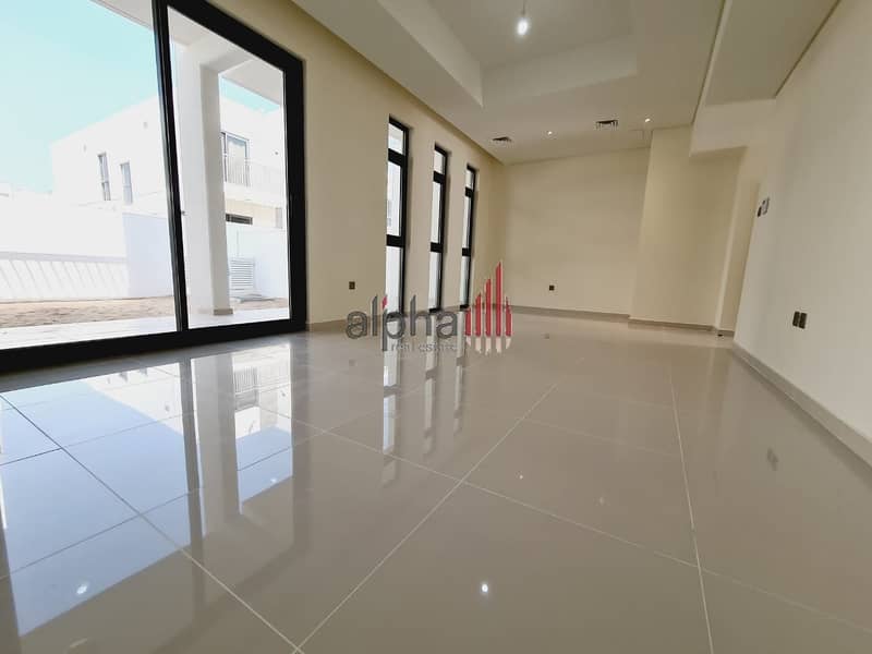 9 Very Spacious/ 3 br+ maid room / large terrace