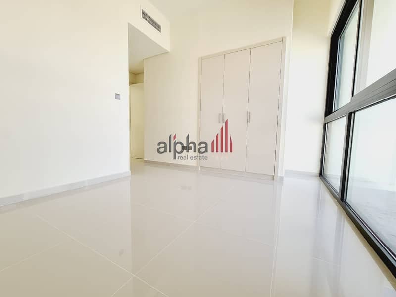 21 Very Spacious/ 3 br+ maid room / large terrace