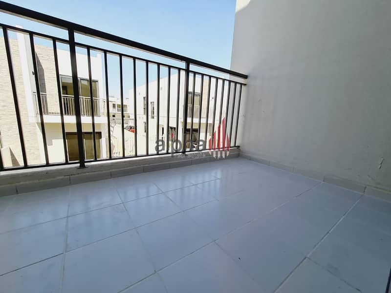 29 Very Spacious/ 3 br+ maid room / large terrace