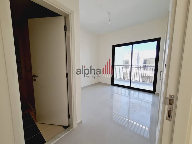 31 Very Spacious/ 3 br+ maid room / large terrace