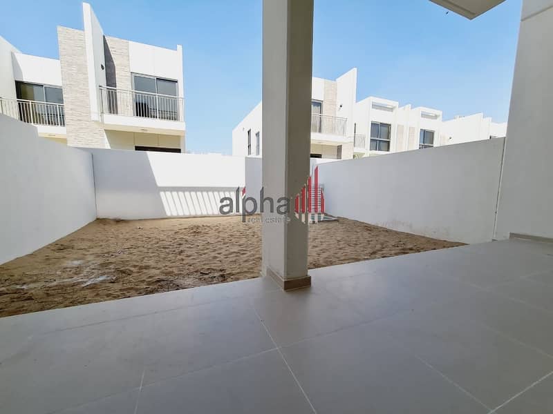 35 Very Spacious/ 3 br+ maid room / large terrace