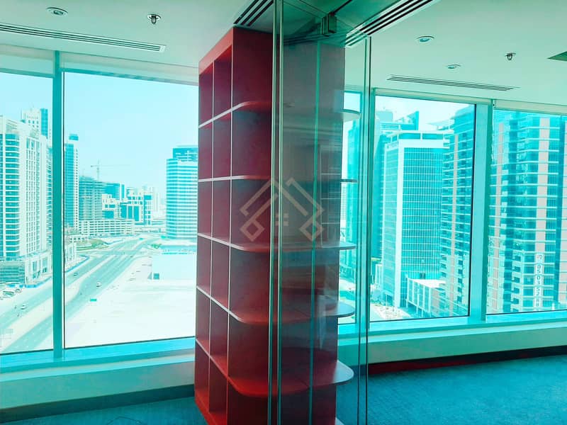10 Specious office| with Burj  khalifa  view |Rent.