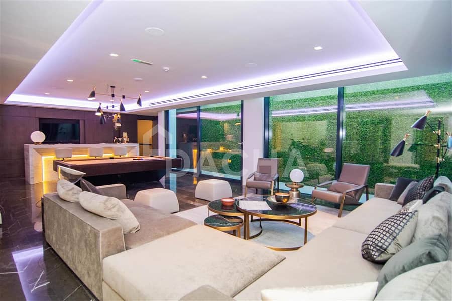 25 World Class Contemporary  / 6 Bed / Basement