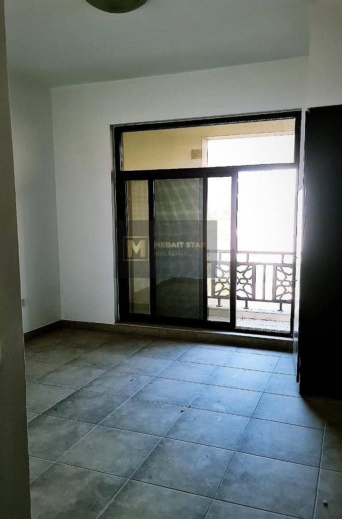 ONE MONTH FREE - SPACIOUS 3 BEDROOM APARTMENT ONE MONTH FREE - SPACIOUS 3 BEDROOM APARTMENT