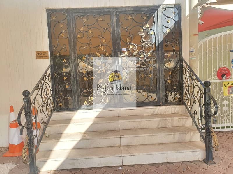 Extension private entrance | prime location Extension private entrance | prime location