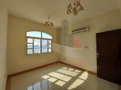 Exclusive Neat and Bright with Basement Parking Exclusive Neat and Bright with Basement Parking