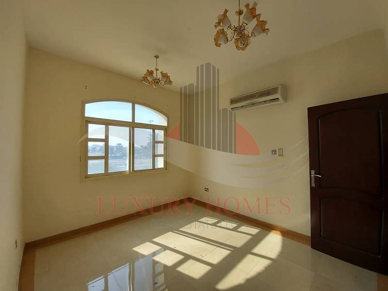 Exclusive Neat and Bright with Basement Parking Exclusive Neat and Bright with Basement Parking