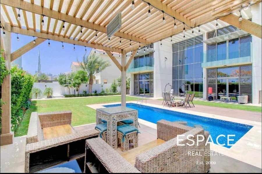 New to Market | Large Luxury | Landscaped | Contemporary