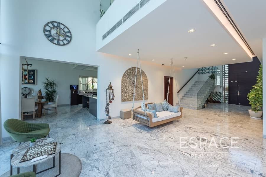 12 New to Market | Large Luxury | Landscaped | Contemporary