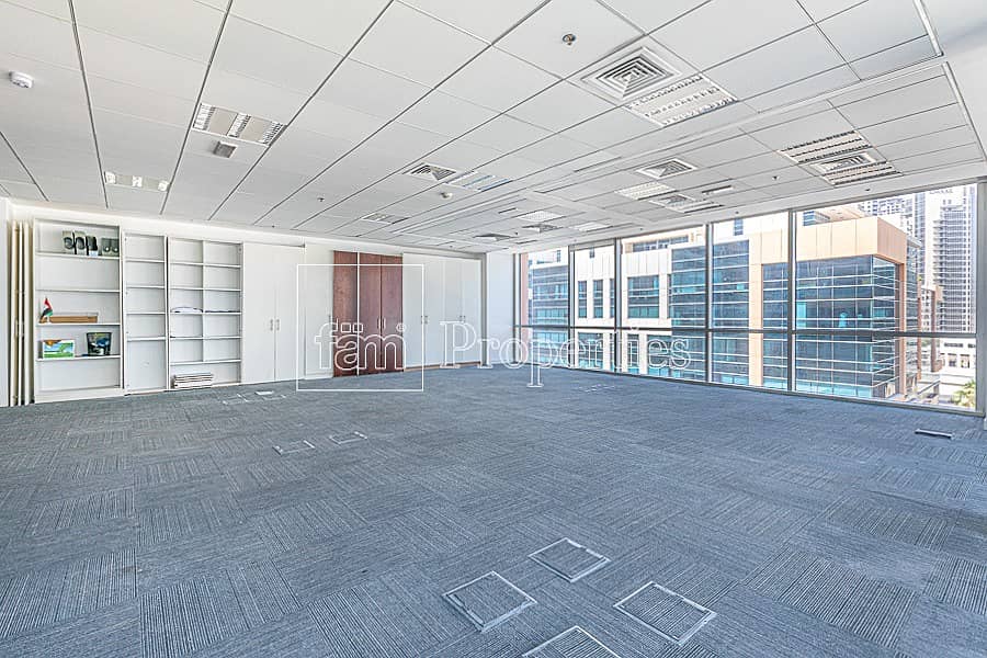 Stunning Courtyard View in Bay Square | Fitted