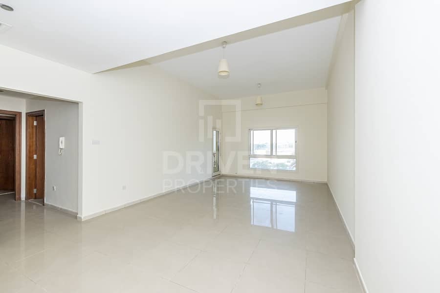 Spacious 1 Bed Unit | Close to the Mall