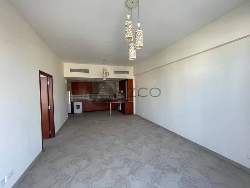 MASSIVE BALCONY|SPACIOUS LIVING|READY TO MOVE IN