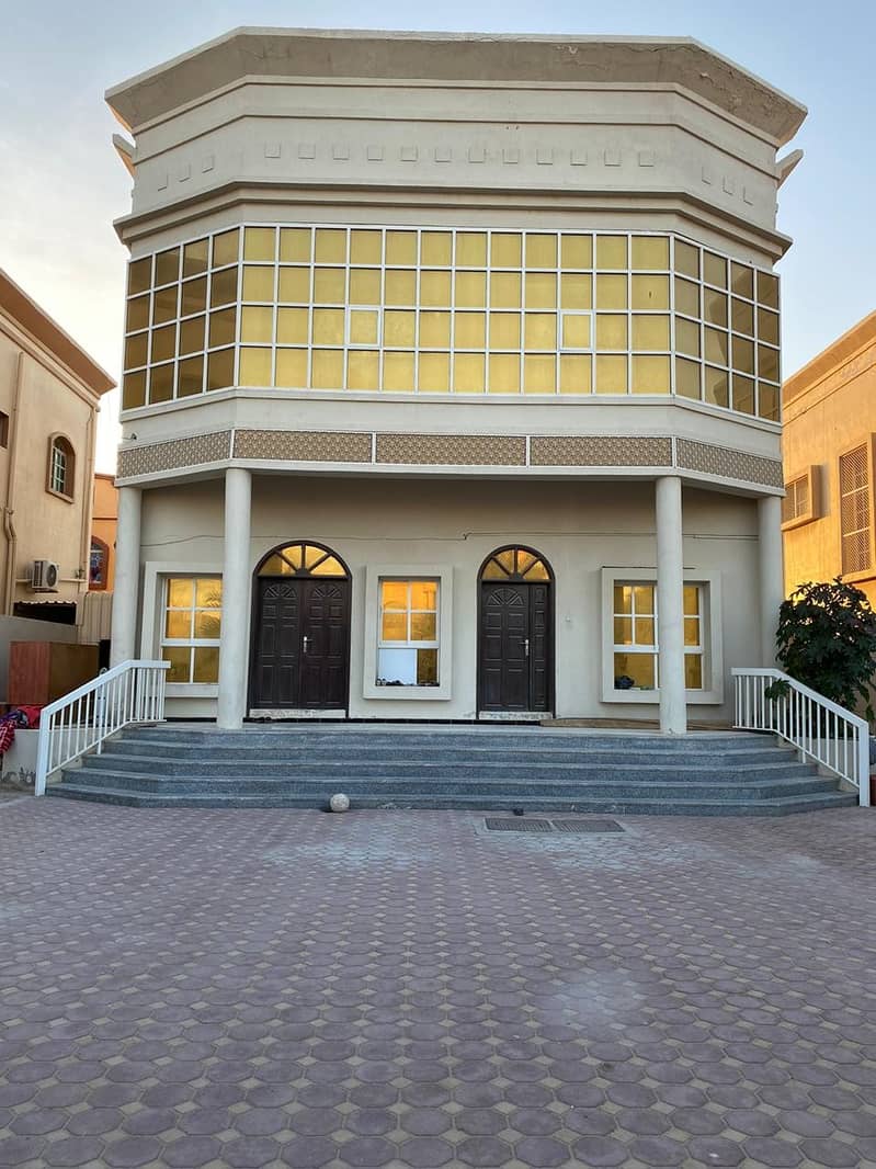 Villa for urgent sale in Ajman 5 thousand feet, two floors, 5 rooms, a majlis, a hall, monsters and air conditioners Villa for urgent sale in Ajman 5 thousand feet, two floors, 5 rooms, a majlis, a hall, monsters and air conditioners