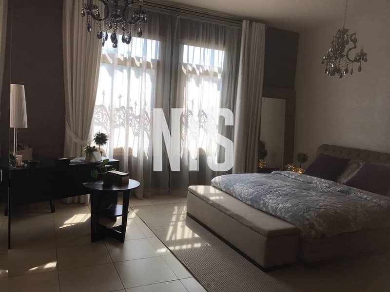 Comfortable and Elegant 4 Bedrooms Townhouse for Sale! Comfortable and Elegant 4 Bedrooms Townhouse for Sale!