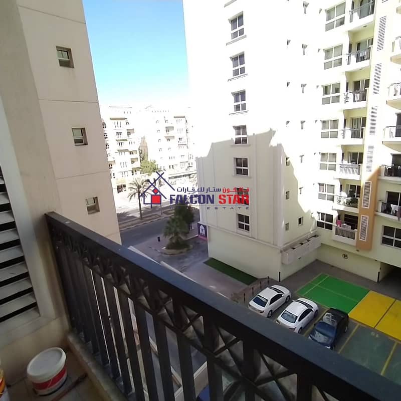 9 BEST RETURN OF INVESTMENT ELEGANT 1 BED CLOSE KITCHEN AND SEPARATE LAUNDRY ROOM  WITH BALCONY