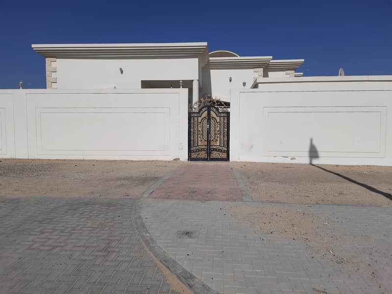 MOLHAQ WITH PRIVATE ENTRANCE 3 BEDROOMS , HALL AND MAIDS ROOM FRONT YARD  AT MBZ CITY