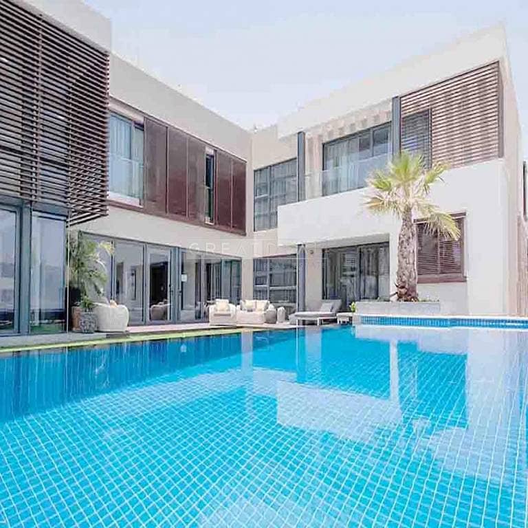 4 Bedrooms luxury water front villa for sale in Dubai Canal