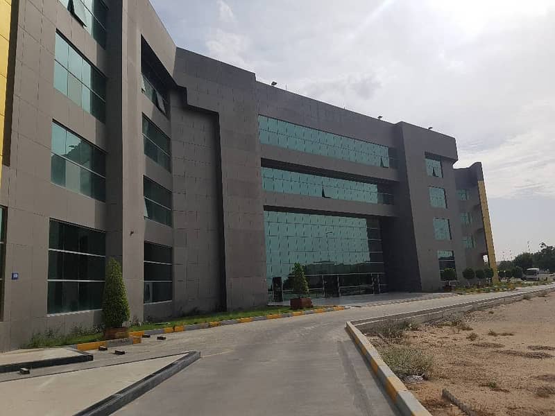 Офис в Дубай Инвестиционный Парк (ДИП), 65000 AED - 3121968