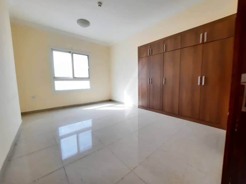 Spacious 2bhk in muwaileh university area just 35k in 4/6 cheque payment call 0556381925