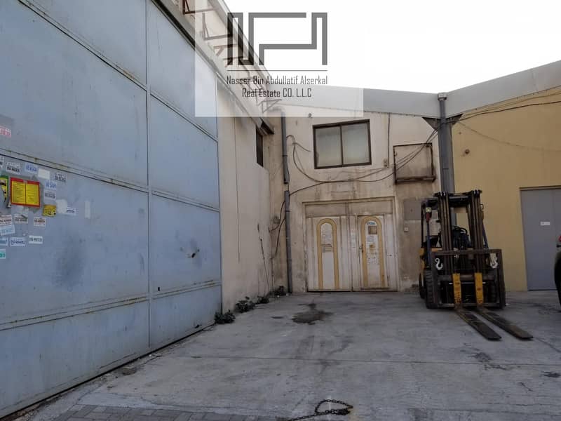 pacious Commercial Warehouse  with Offices Mezz   in Deira near Gargash service center Direct from Landlord