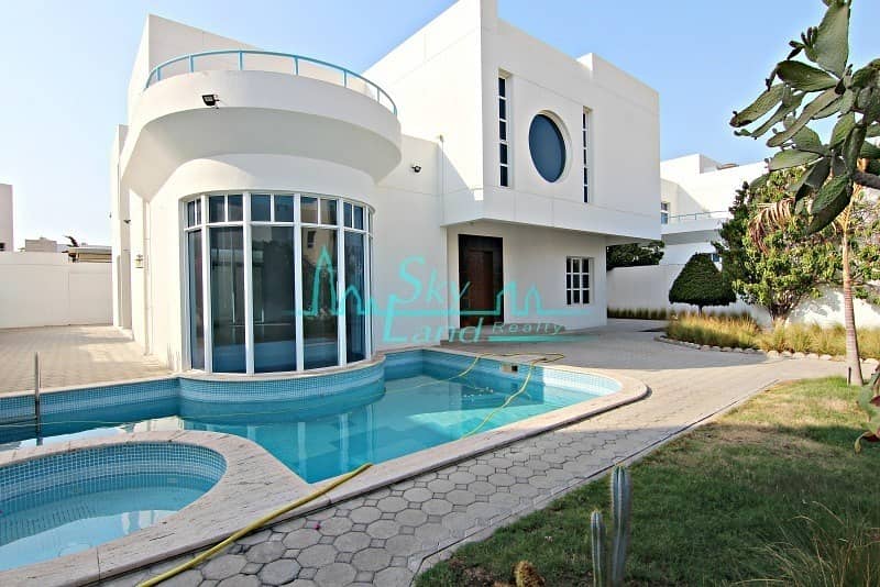 NEAR LA MER! BEUTIFUL  5 BED SHARED AND PRIVATE POOL