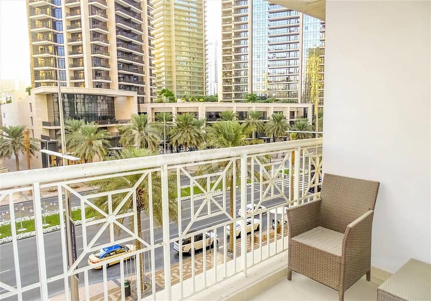 11 3 Balconies and AC Free // Multiple 2 Beds Available