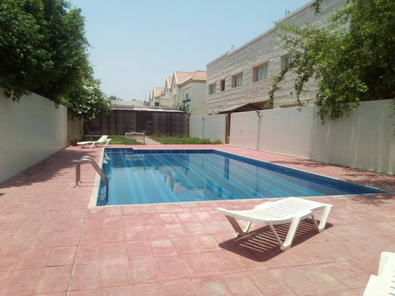 Eegant 5br spacious villa with maid compound for rent