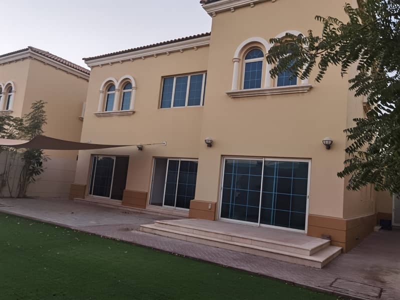 Lagacy 4 bedroom for rent in District 8 Jumeirah park