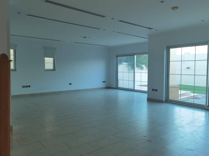 2 Lagacy 4 bedroom for rent in District 8 Jumeirah park