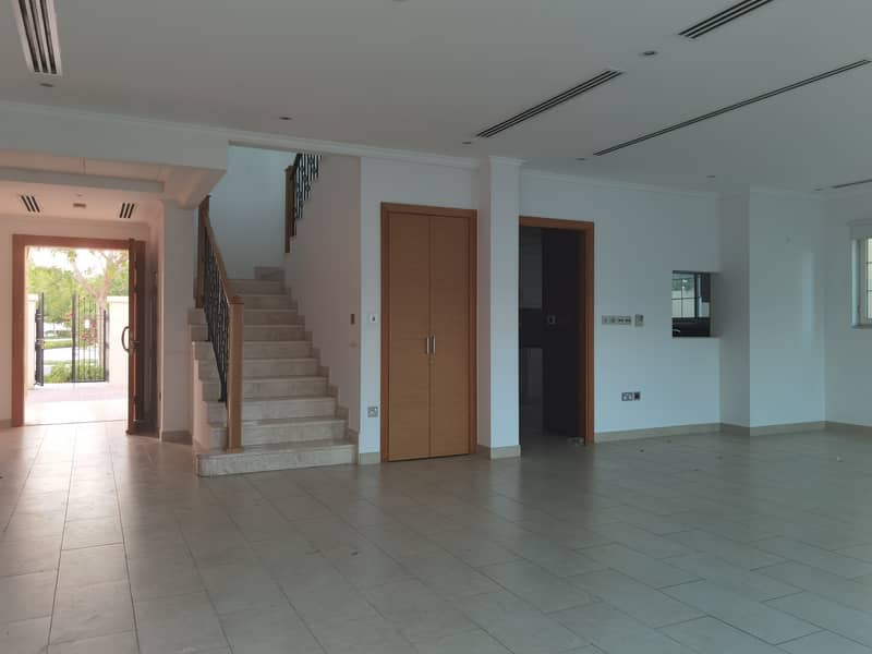 3 Lagacy 4 bedroom for rent in District 8 Jumeirah park