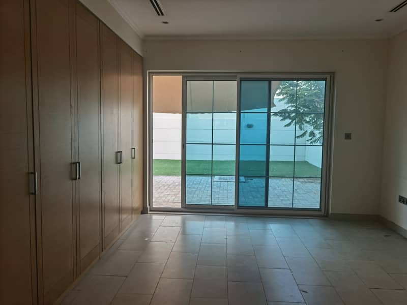 5 Lagacy 4 bedroom for rent in District 8 Jumeirah park