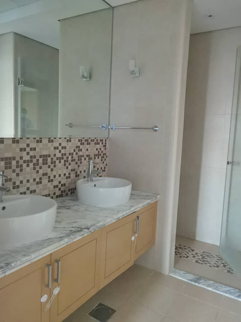 10 Lagacy 4 bedroom for rent in District 8 Jumeirah park