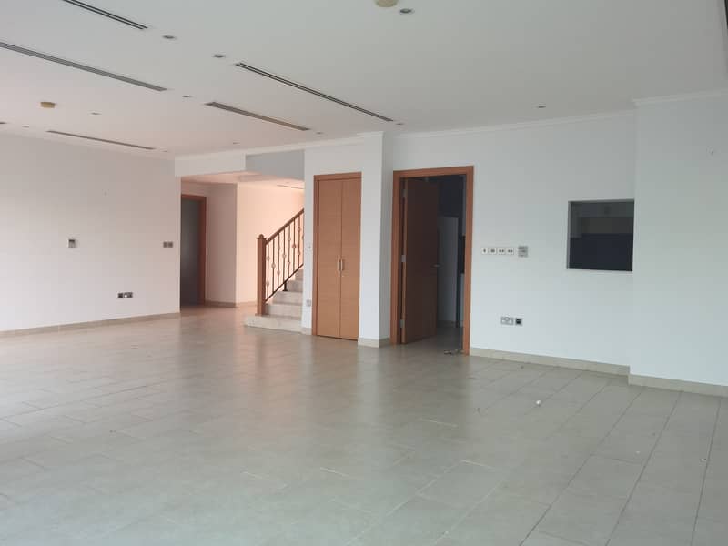 12 Lagacy 4 bedroom for rent in District 8 Jumeirah park