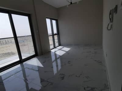 FANTASTIC STUDIO. UNFURNISHED WITH BALCONY. VACANT FANTASTIC STUDIO. UNFURNISHED WITH BALCONY. VACANT