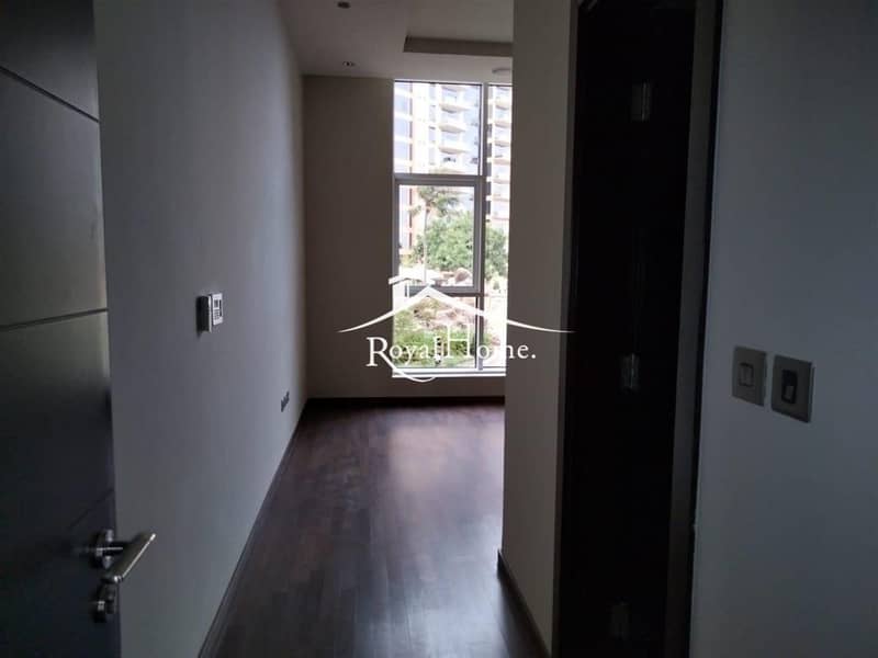 9 Fantastic 3BR+ MR+ Study + Pantry Apartment with amazing view. Vacant. Upgreded.
