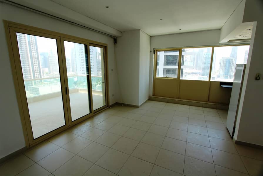 2 BR available AC Free Royal Oceanic