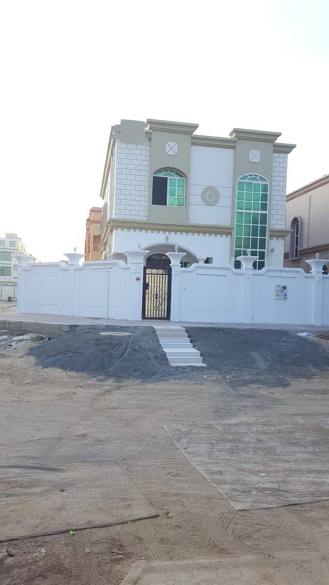 A two-storey villa for rent, fully serviced with air conditioners, large yard space with a canopy for cars