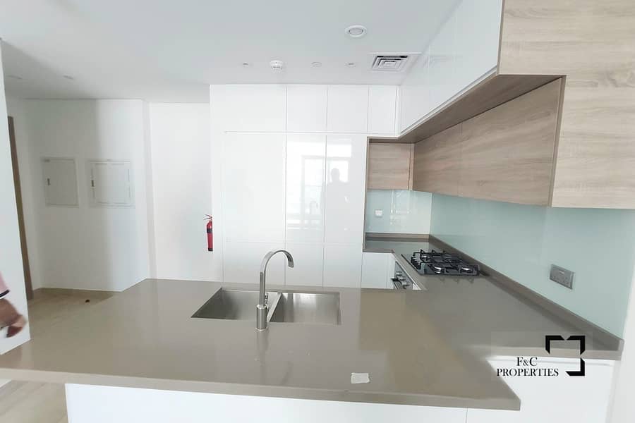 6 Marina View| Mid Floor| Big Layout| Fitted Kitchen