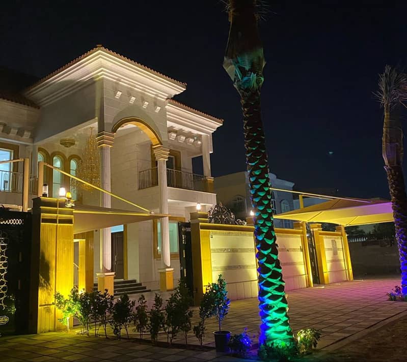 Without downpayment to the bank and without commission from the buyer, a very luxurious villa with a personal building, a large building area and a luxurious hotel design, one of the best designs in the Emirate of Ajman with freehold ownership of life for