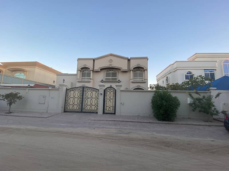 For sale villa in Al-Mirqab area, Sharjah