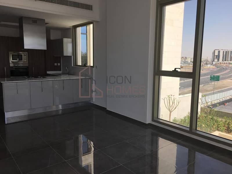 Luxurious 2br | Pool View | Close to Metro Luxurious 2br | Pool View | Close to Metro
