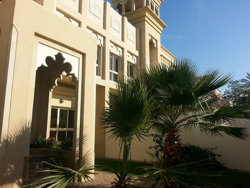 Spacious 5 bedroom plus maid villa with private pool in Jumeirah 2