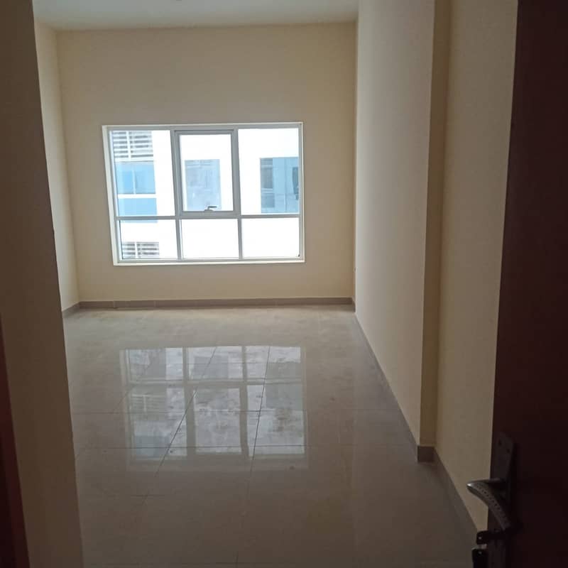 For sale a room and lounge in the Pearl Towers, open view, at an excellent price
