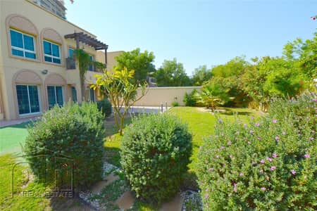 Gorgeous Garden | 2 Bed | Modern Kitchen Gorgeous Garden | 2 Bed | Modern Kitchen