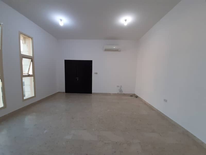 Extra Big Studio With Private Entrance Big Kitchen At MBZ City