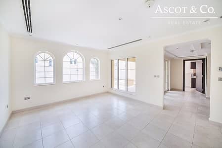 3 Beds | Near Child's Park Shop & School 3 Beds | Near Child's Park Shop & School