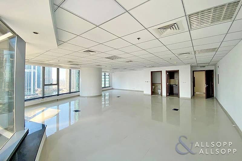10 Fully Fitted Unit | Mid Floor | Open Space