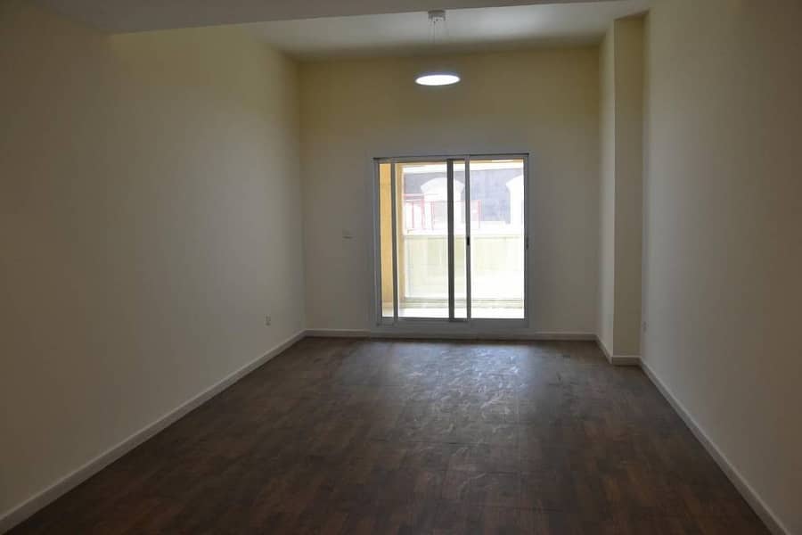 Oud Metha 1 Br Huge Apartment with Balcony and Closed Kithchen