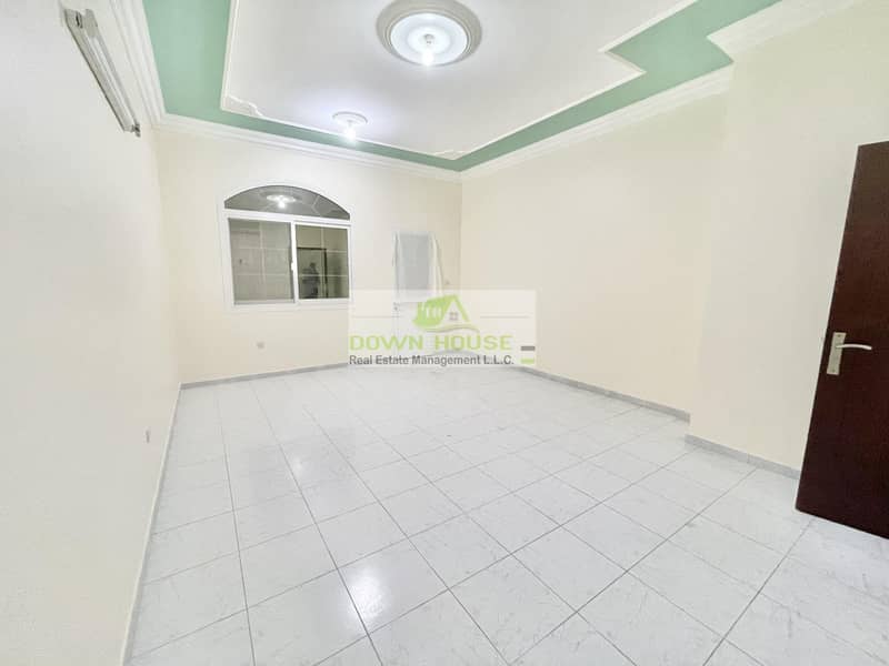 Haz / AMAZING 4 BEDROOM WITH MAJLES IN KCB